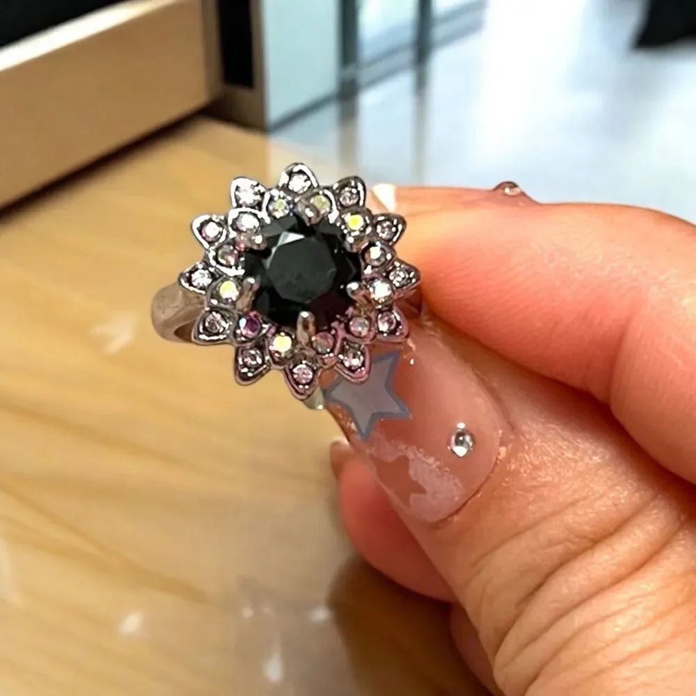 💎2/$30💎 Elegant Silver and Black Floral Ring Size 8